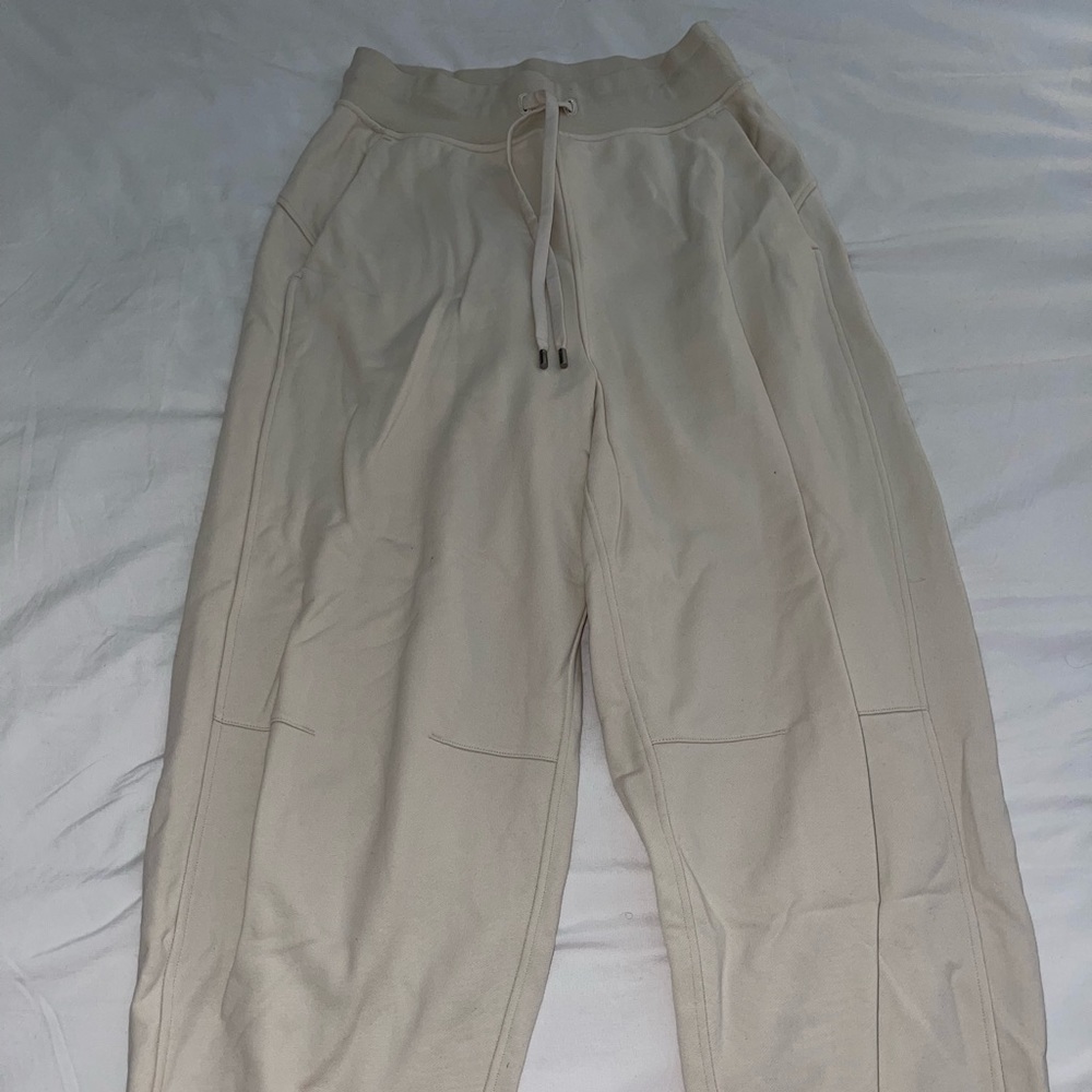 Lululemon Relaxed Fit High Rise French Terry Jogger in White Opal, size 6.